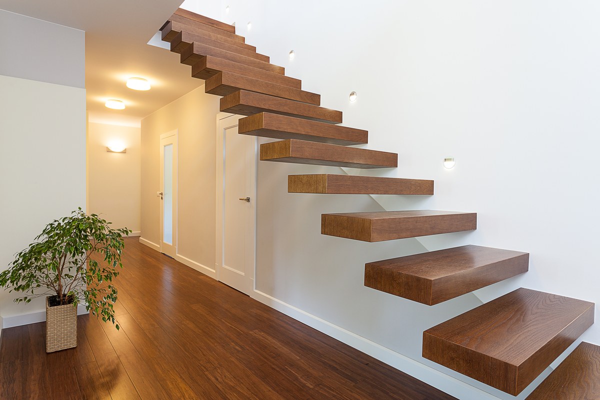 cuáles son los tipos de escaleras más comunes en las casas